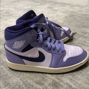 Jordan Women's Lavender and Navy Sneakers